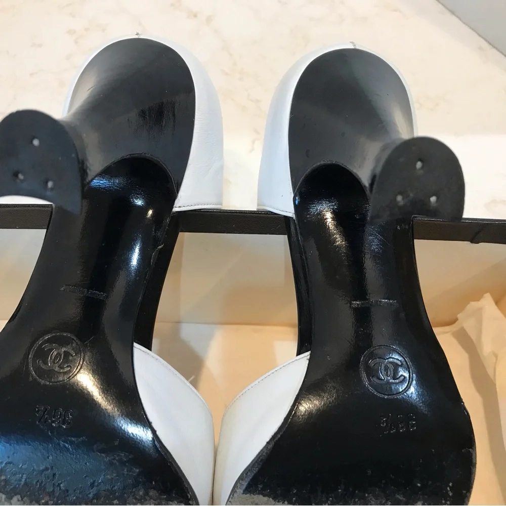 CHANEL Two-Tone Black and White Heels - Picture 4 of 12